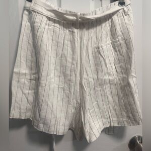 Stripped linen shorts